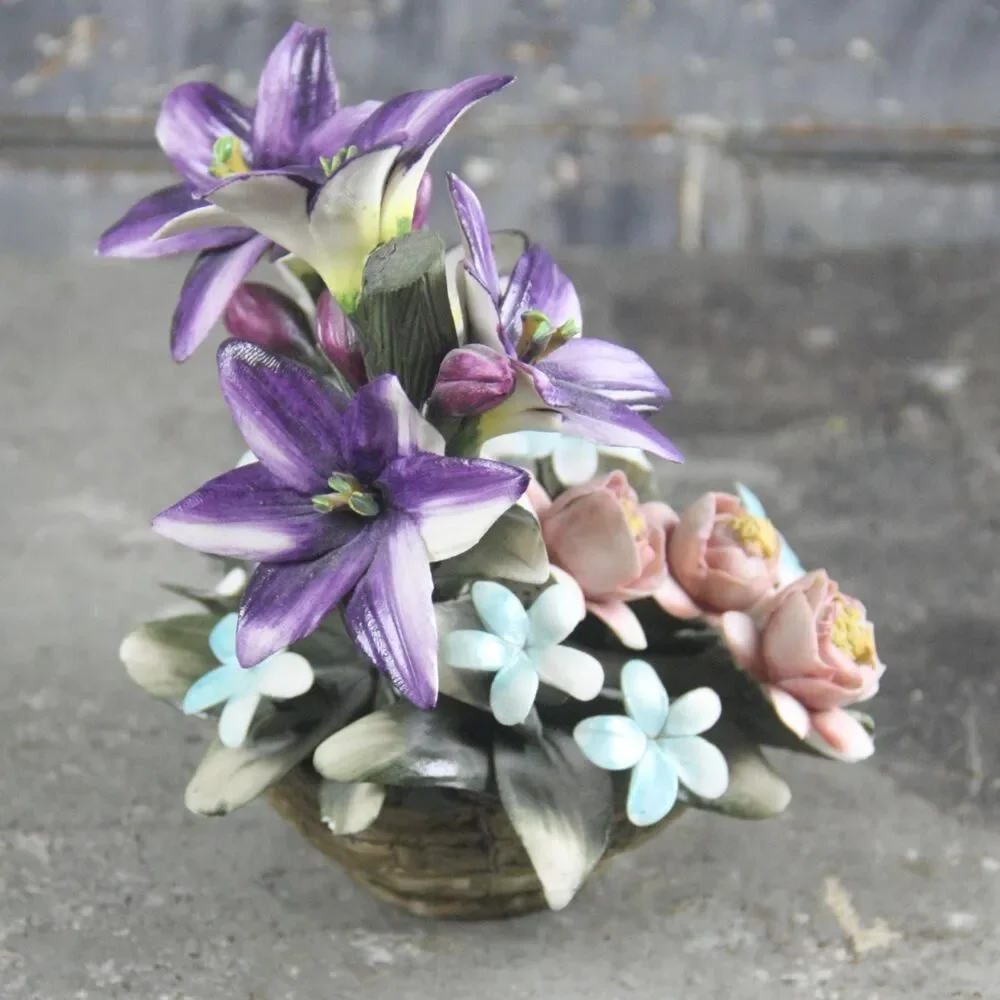 Nuova Italian Capodimonte ceramic floral arrangement with lilies, Naples, Italy - Picture 2 of 8